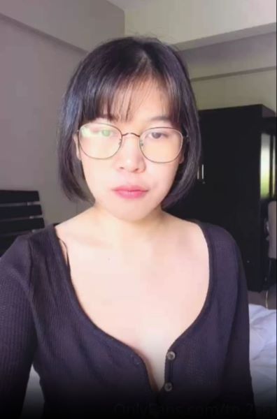 หลุดโอลี่แฟน น้องคีย์ สาวแว่นลีลาเด็ด รับงานหาเงินจ่ายค่าเทอม เย็ดท่าหมา กระแทกหีเน้นๆ tn.2na