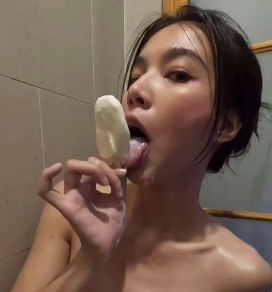 คลิปหลุดน้องเหมยหลิน เน็ตไอดอลคนดังในรายการก็มาดิคร้าบ แก้ผ้ากินไอติมโชว์กล้อง น่าล่อจัดๆ maeylin