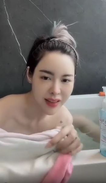 คลิปหลุดคนดัง ไอซ์ ปรีชญา icepreechaya นางเอกสาวชื่อดัง ลืมปิดไลฟ์สดตอนที่กำลังแก้ผ้าอาบน้ำ